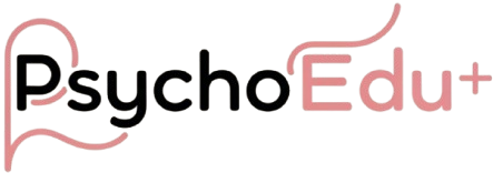 Logotyp marki "PsychoEdu+". Napis składa się z czarnego członu "Psycho" i różowego "Edu+". Litery są wpisane w subtelne, różowe linie przypominające zarysy głów lub dymki dialogowe.